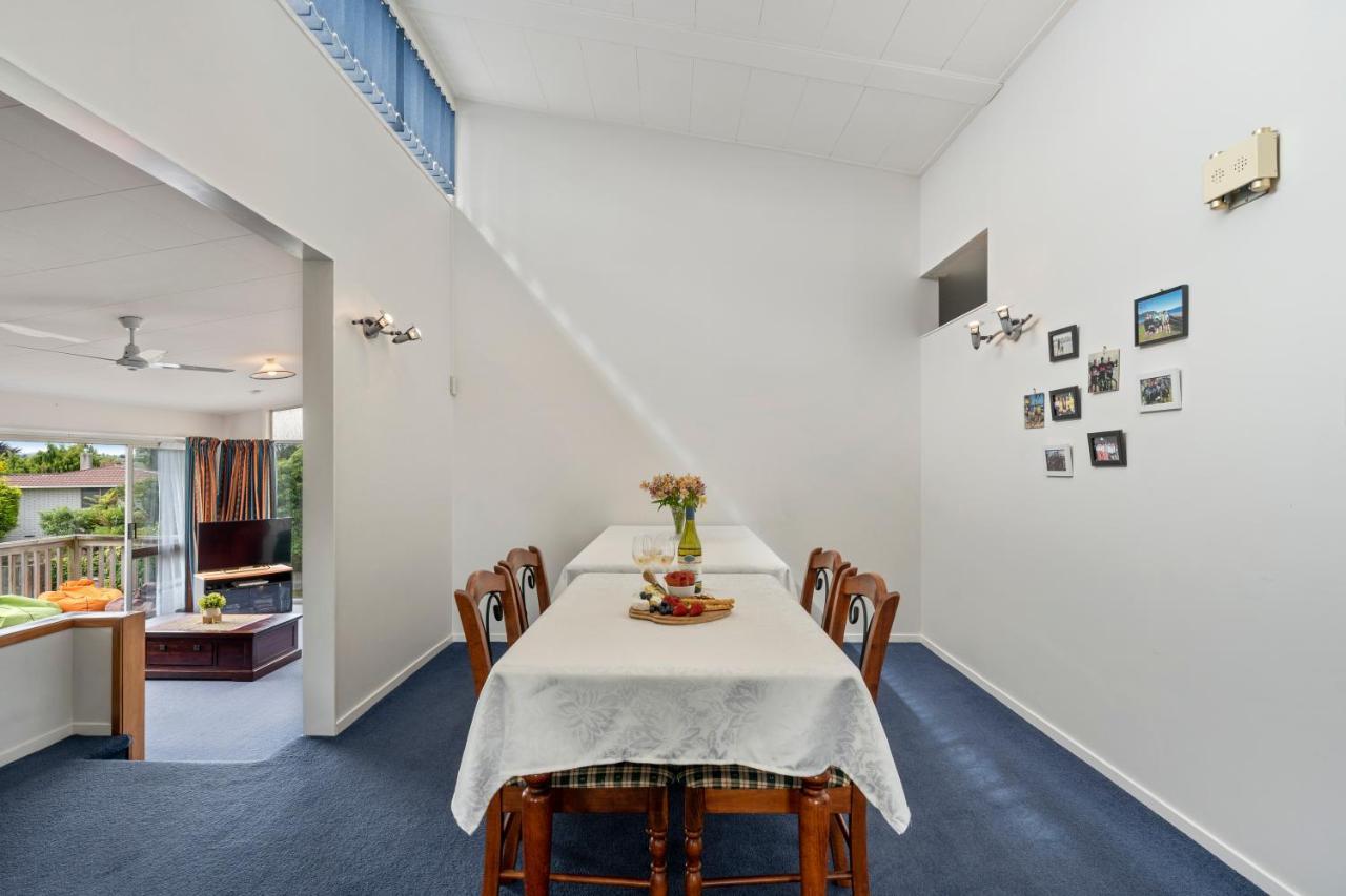 The Family Hub Villa Taupo Bagian luar foto